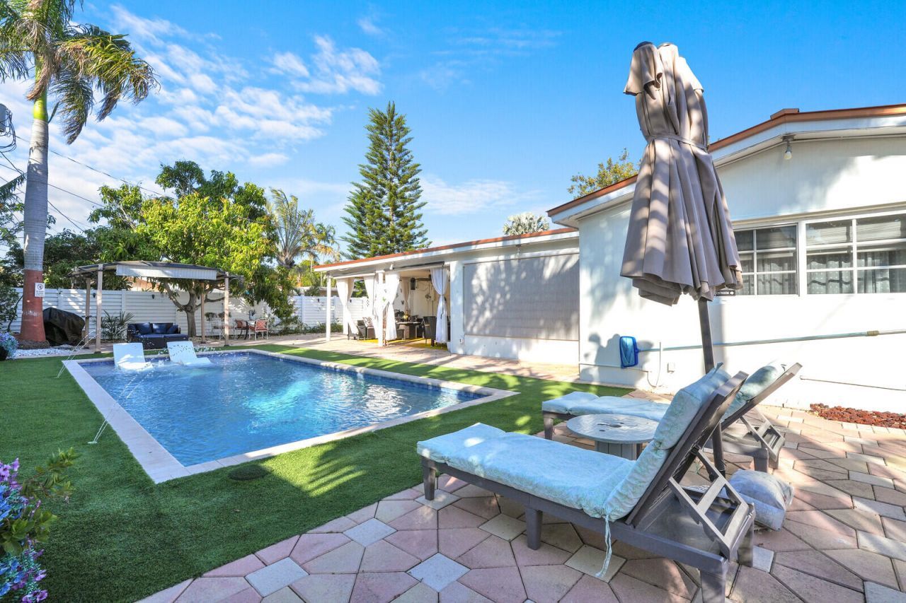 733 SE 10th Avenue, Deerfield Beach, FL 33441 Photo