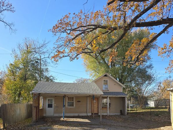 923 Oakland Road NE, Cedar Rapids, IA 52402