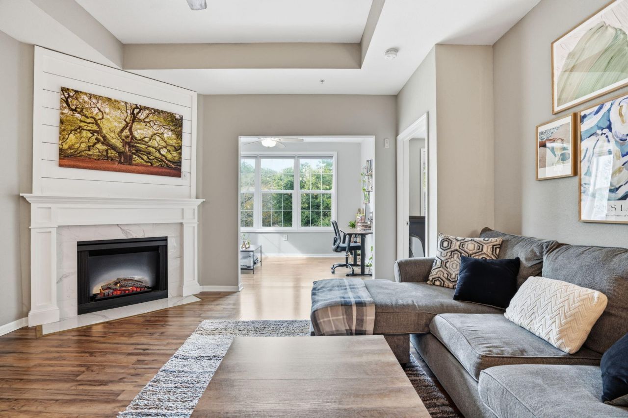 60 Fenwick Hall Allee Photo 12