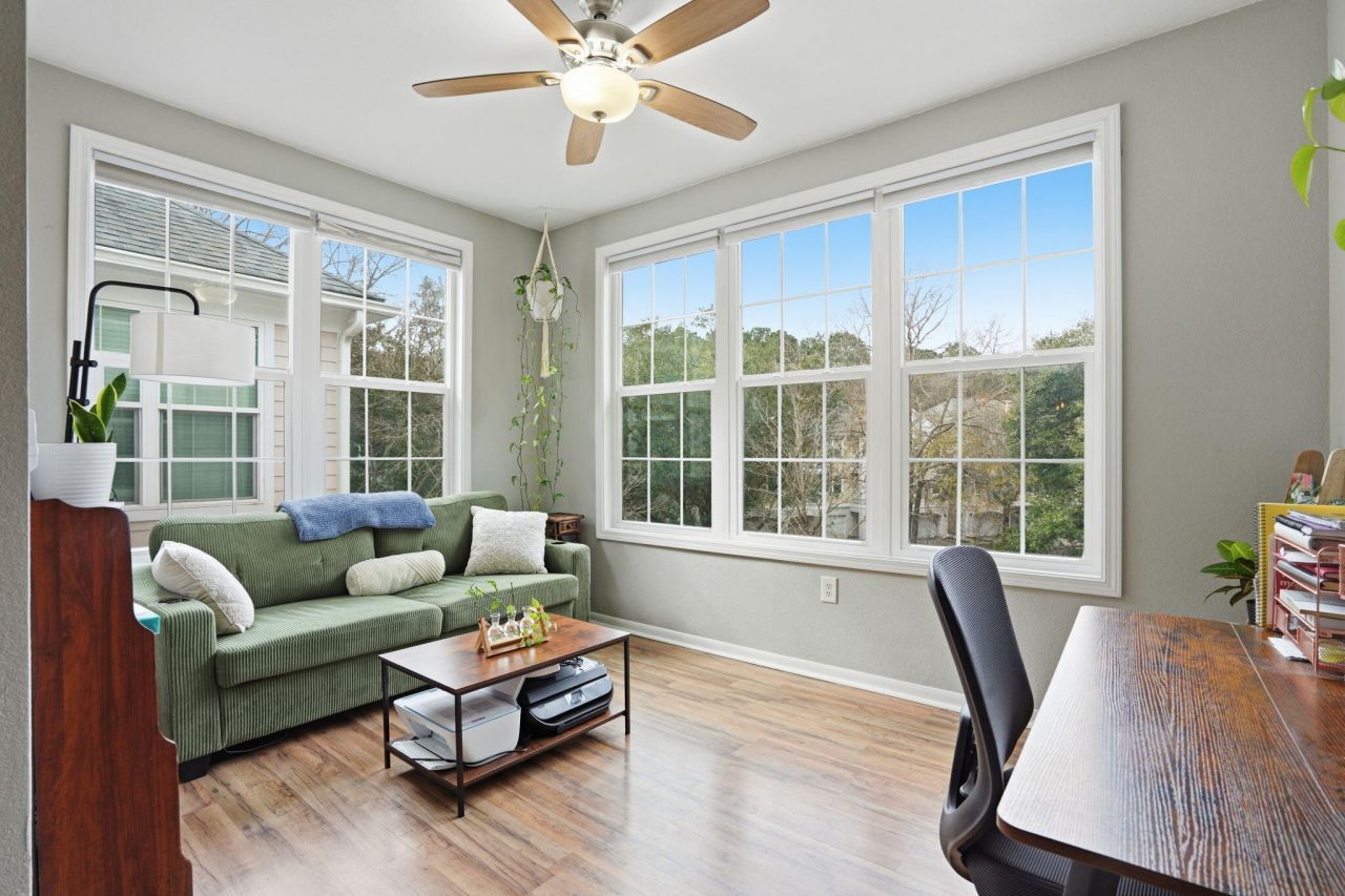 60 Fenwick Hall Allee Photo 13