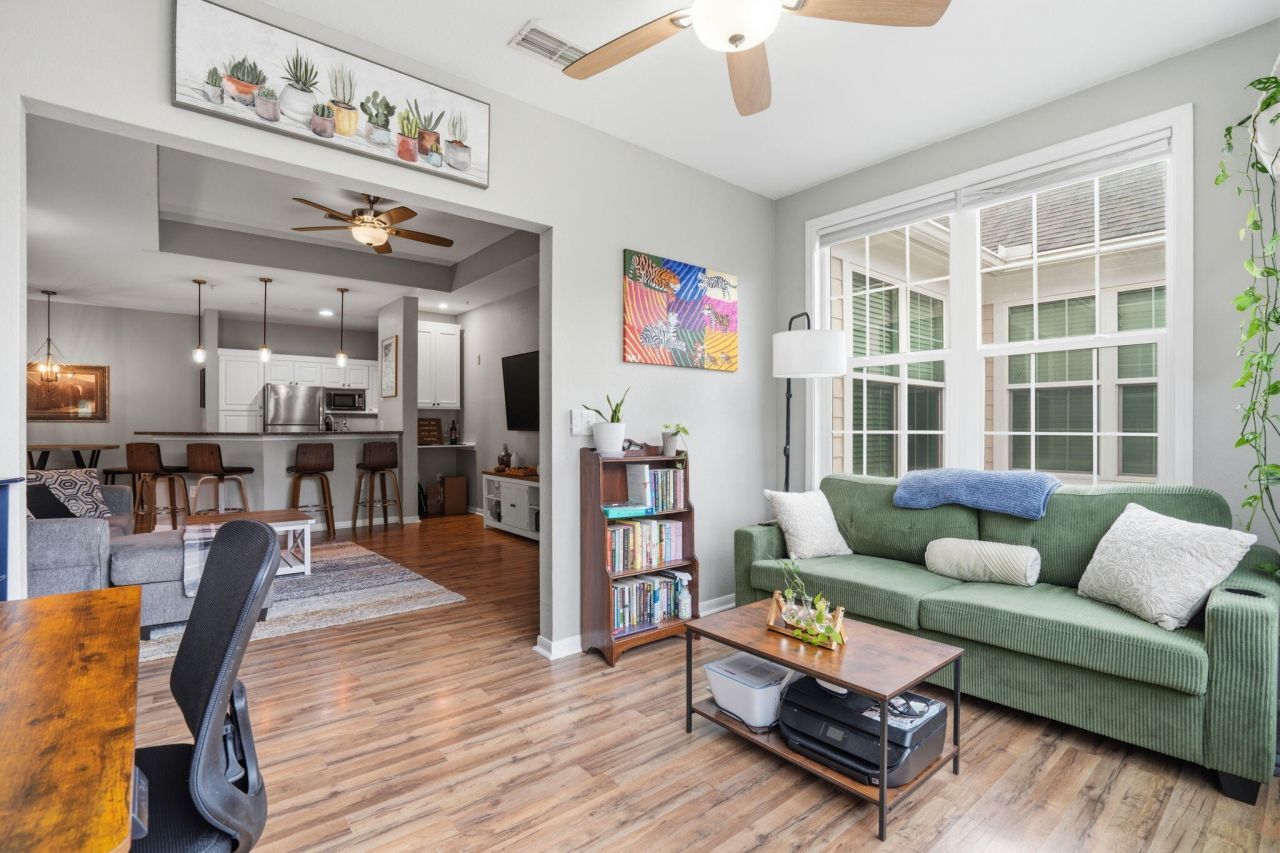 60 Fenwick Hall Allee Photo 14