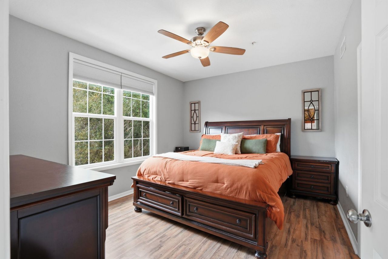 60 Fenwick Hall Allee Photo 16