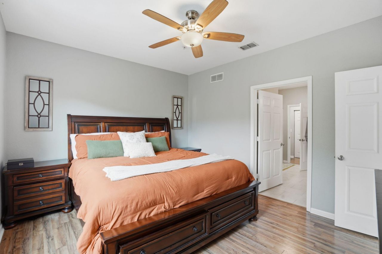 60 Fenwick Hall Allee Photo 17