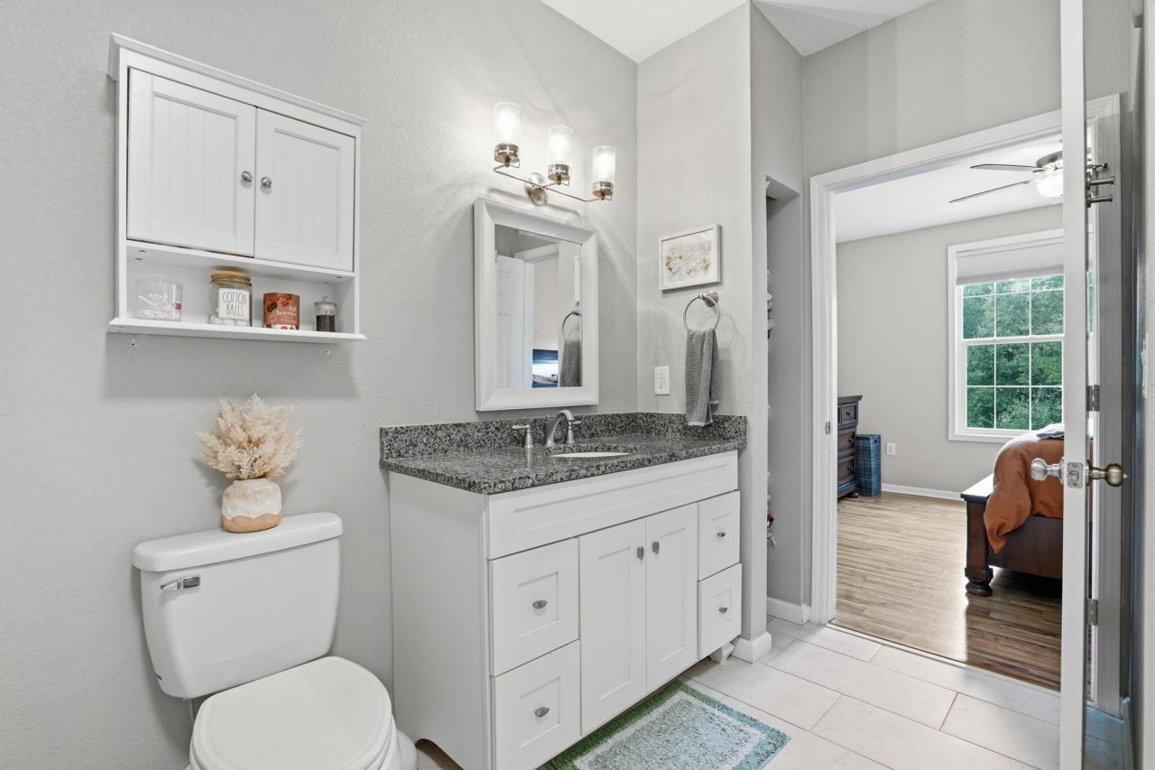 60 Fenwick Hall Allee Photo 19