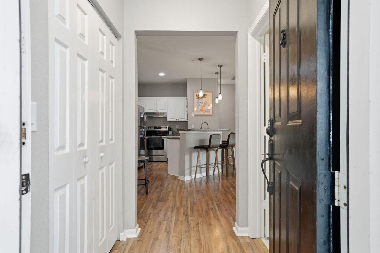 60 Fenwick Hall Allee Photo 2