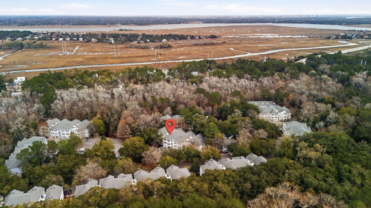 60 Fenwick Hall Allee Photo 24