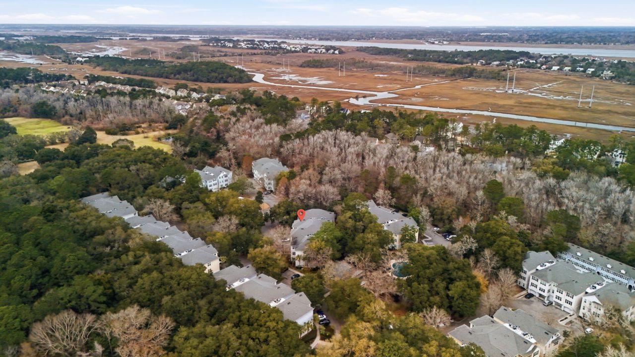 60 Fenwick Hall Allee Photo 25