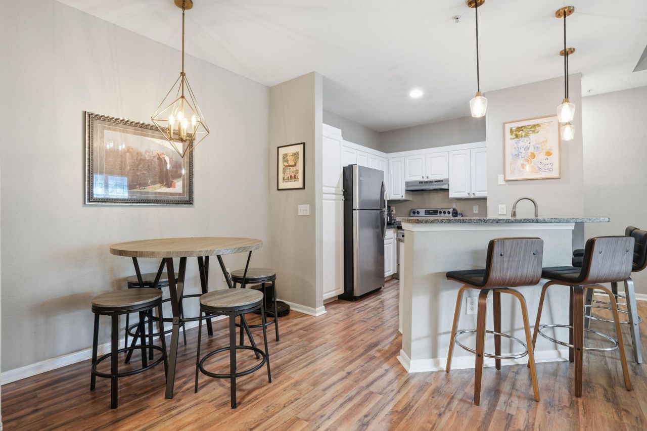 60 Fenwick Hall Allee Photo 3