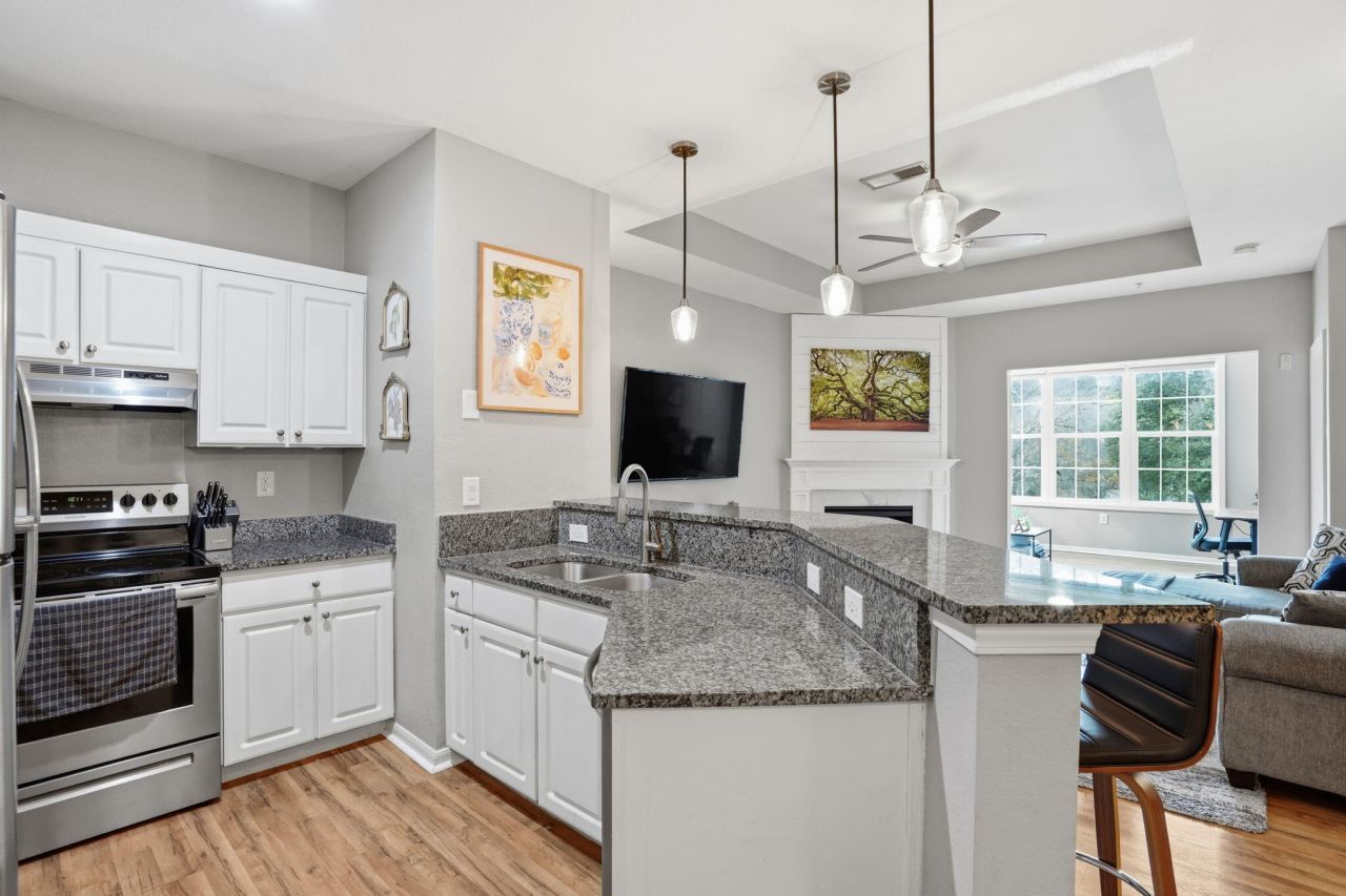 60 Fenwick Hall Allee Photo 8