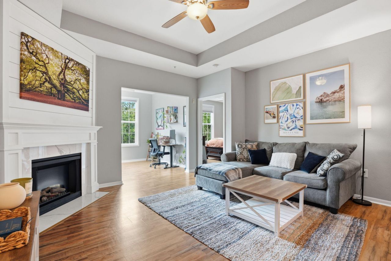 60 Fenwick Hall Allee Photo 9