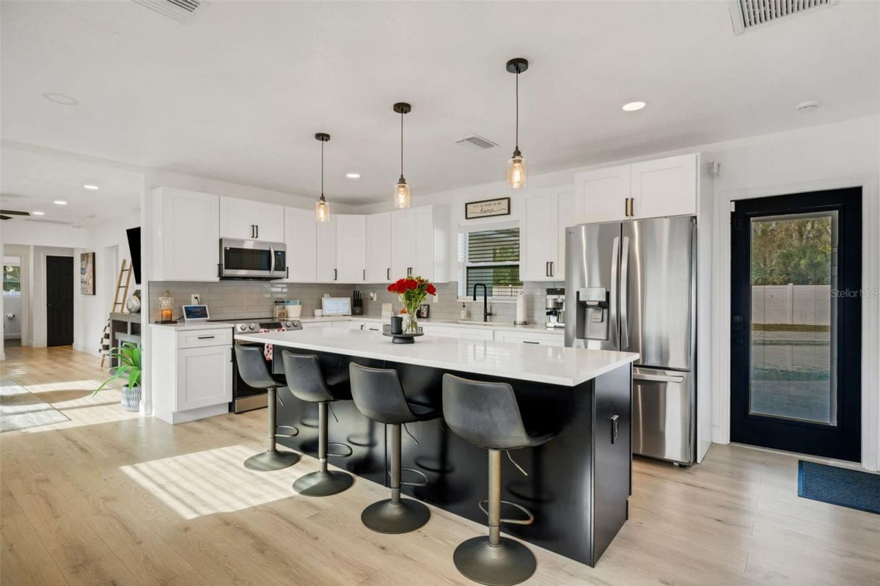 10016 Ridge Rd, Seminole, FL 33772 Photo