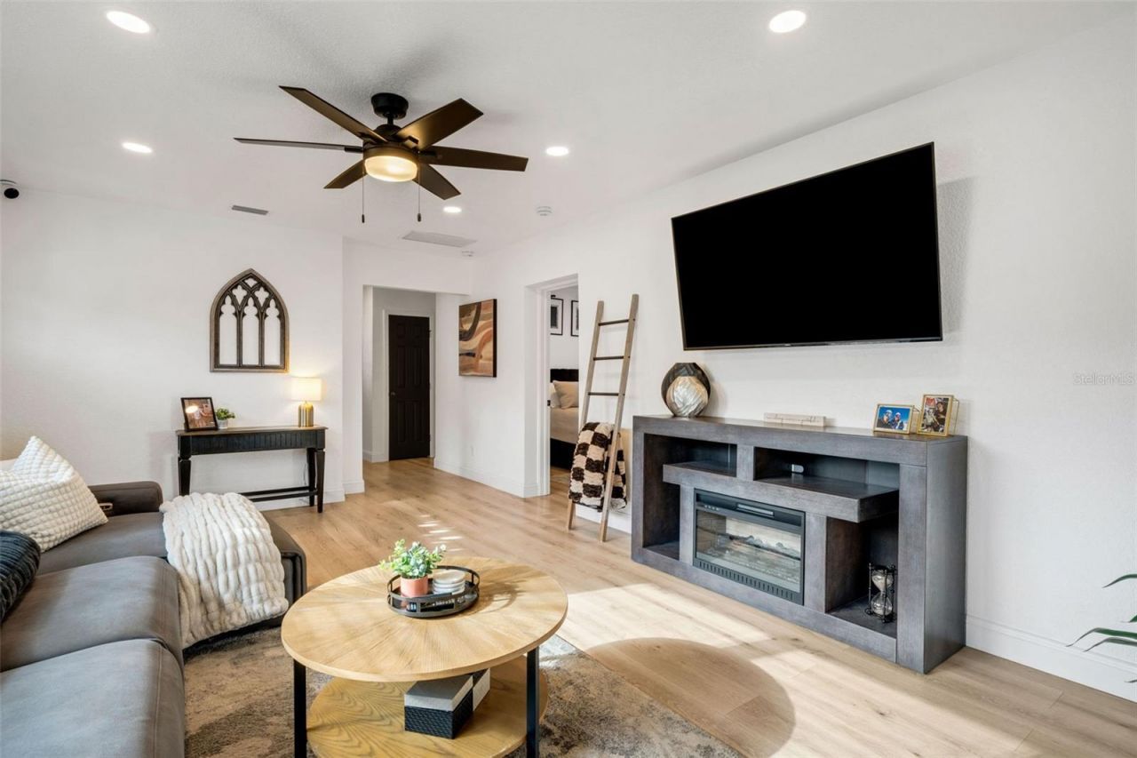 10016 Ridge Rd, Seminole, FL 33772 Photo