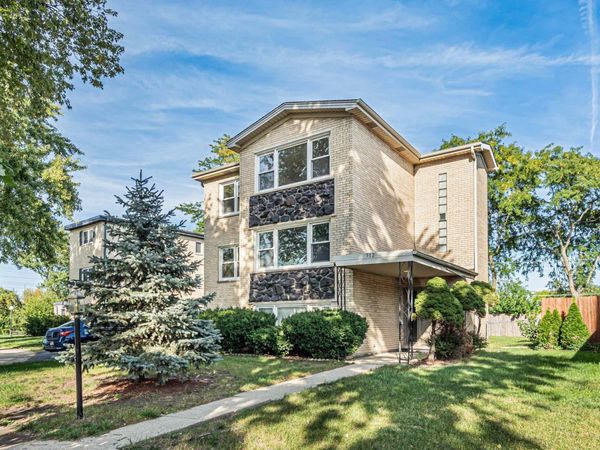 512 W Ida Court, Unit 2, Mount Prospect, IL 60056