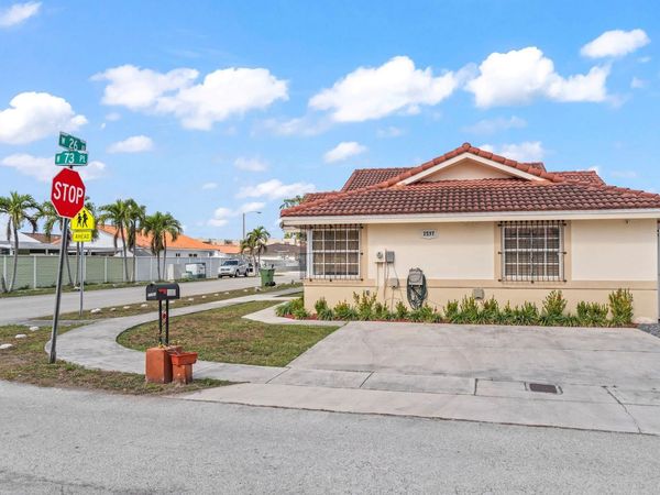 2597 W 73rd Pl, Hialeah, FL 33016