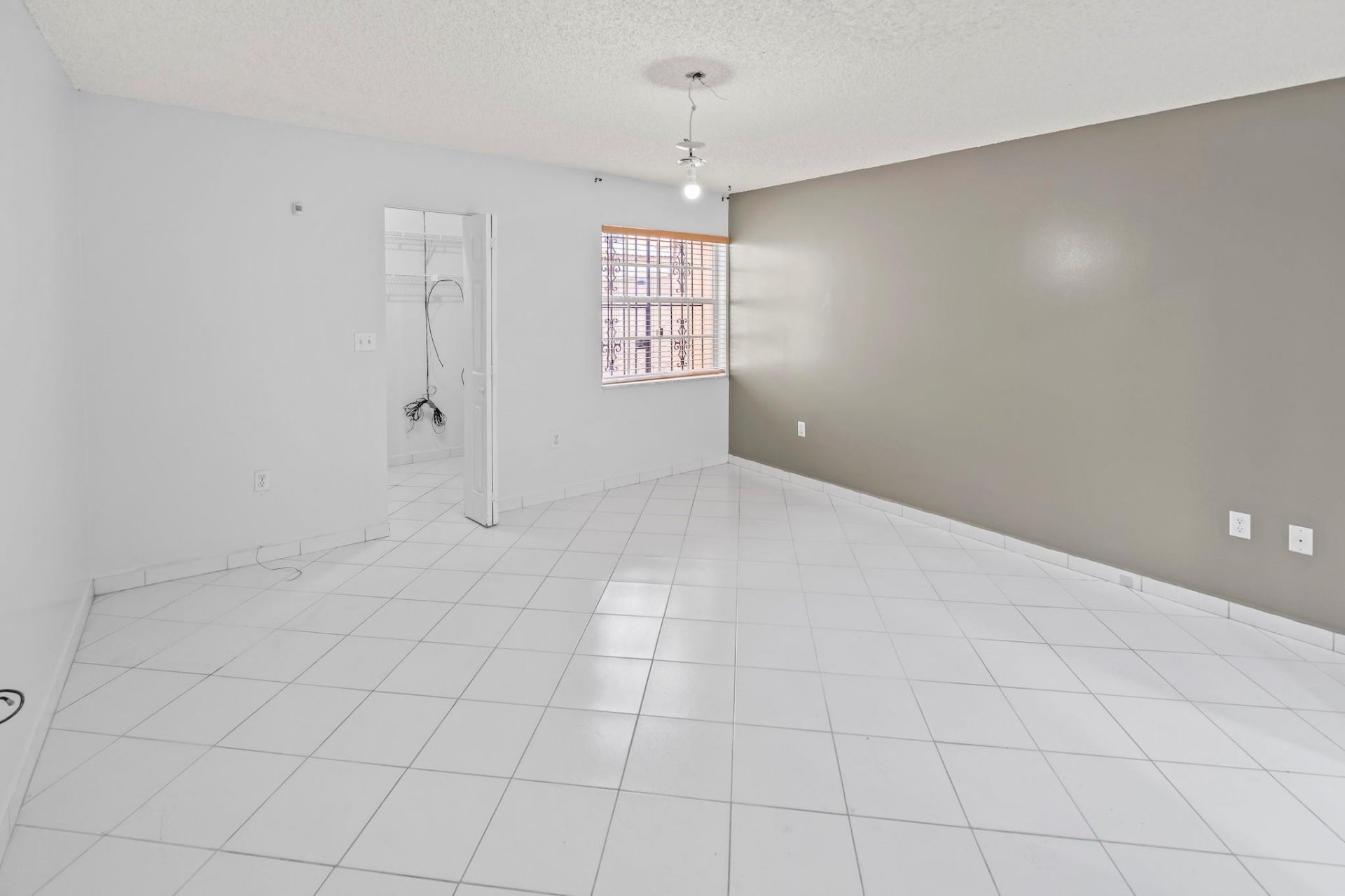 2597 W 73rd Place, Hialeah, FL 33016 Photo