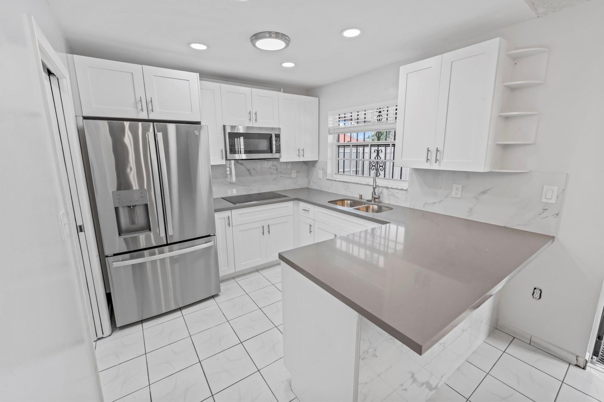 2597 W 73rd Place, Hialeah, FL 33016 Photo