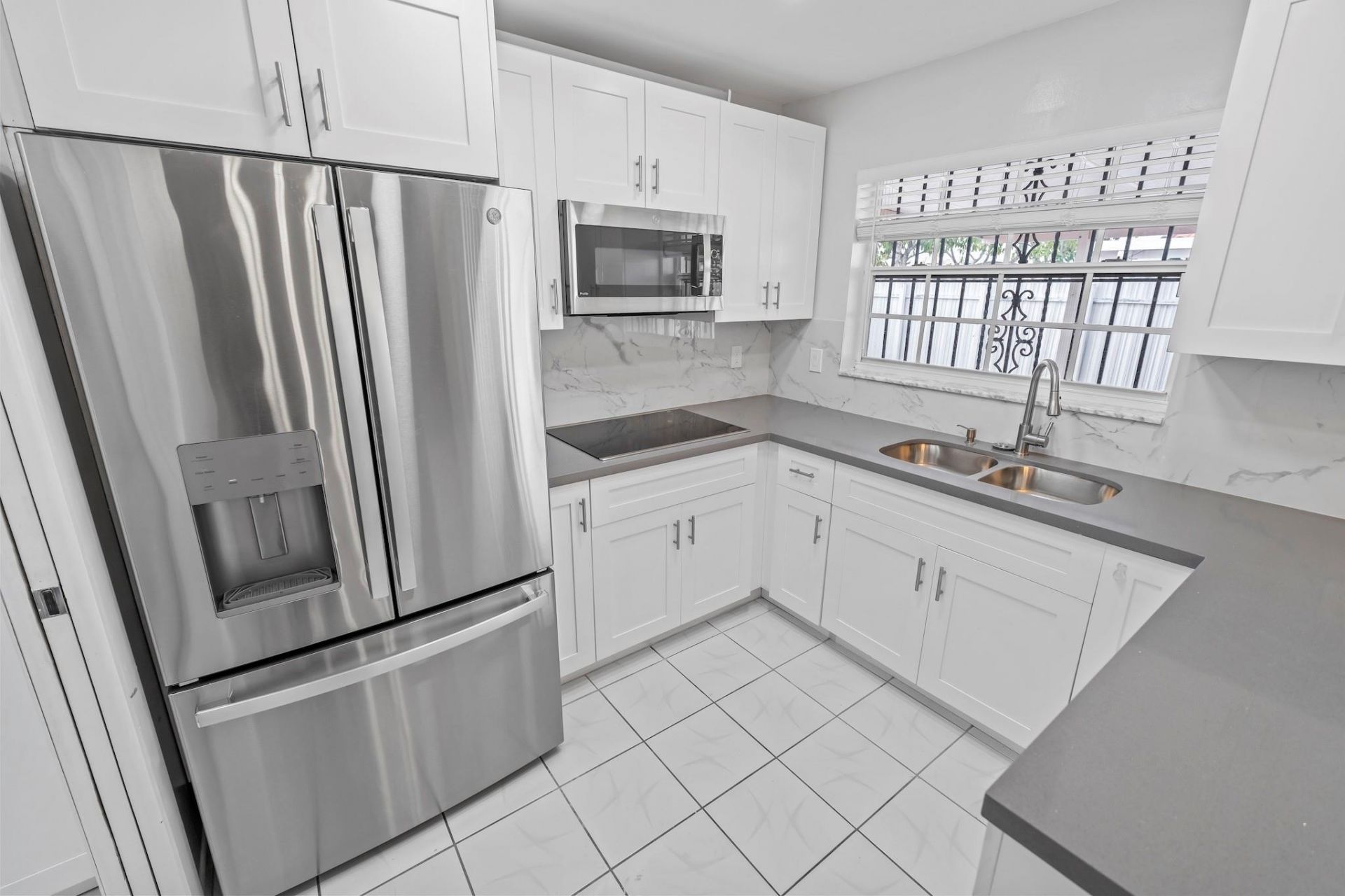 2597 W 73rd Place, Hialeah, FL 33016 Photo