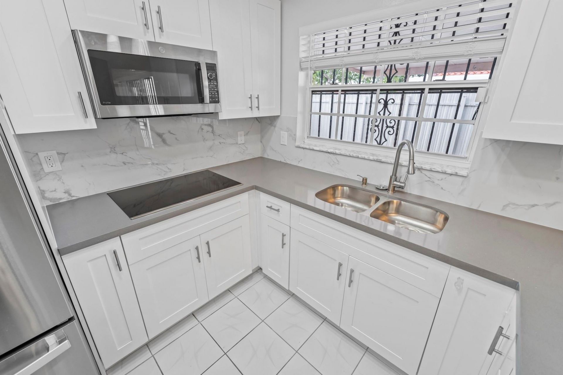 2597 W 73rd Place, Hialeah, FL 33016 Photo