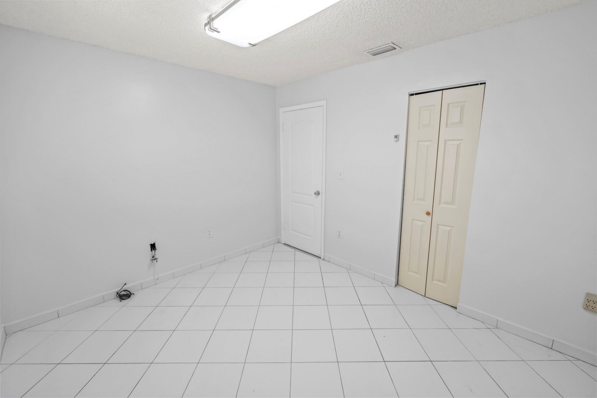 2597 W 73rd Place, Hialeah, FL 33016 Photo