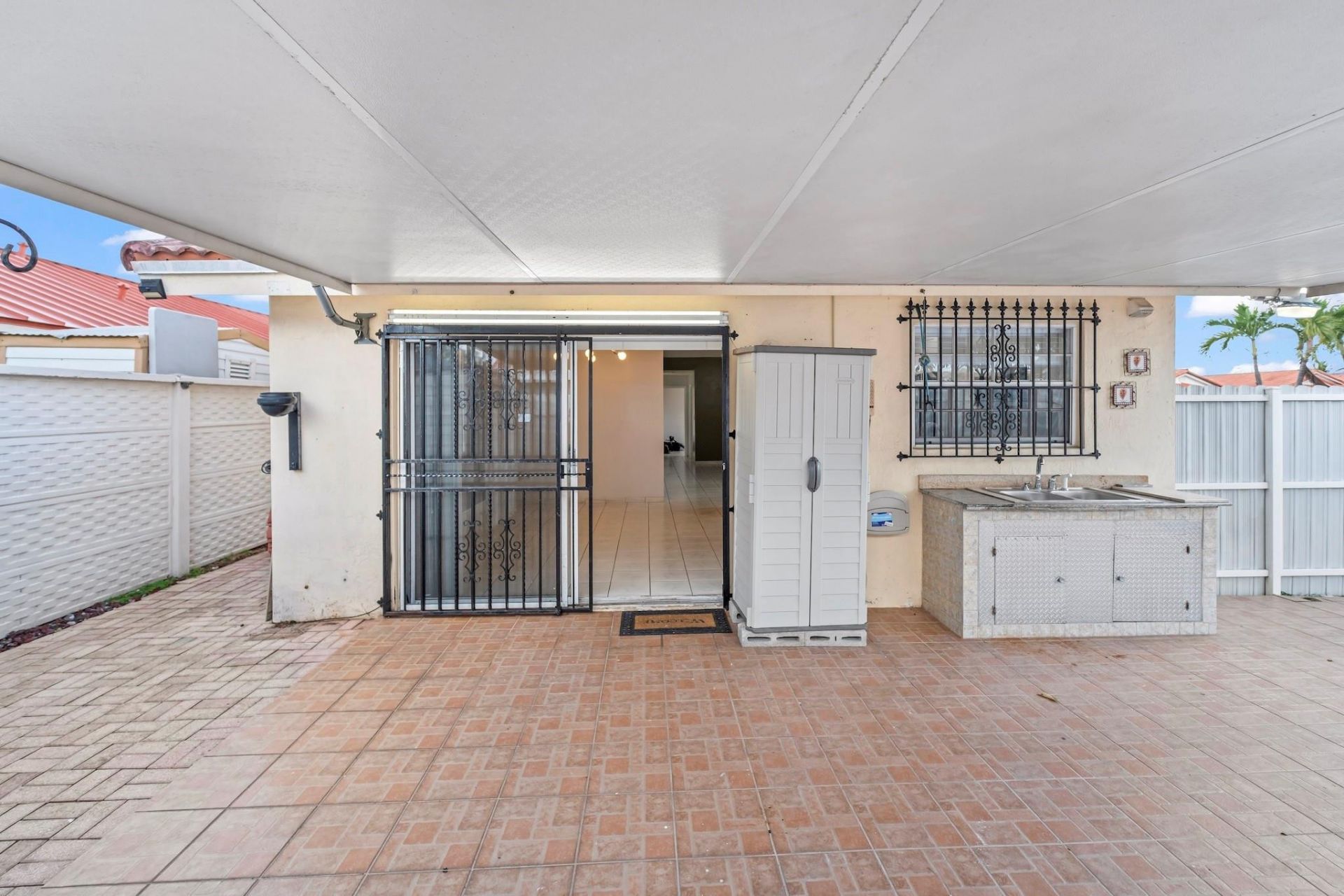 2597 W 73rd Place, Hialeah, FL 33016 Photo