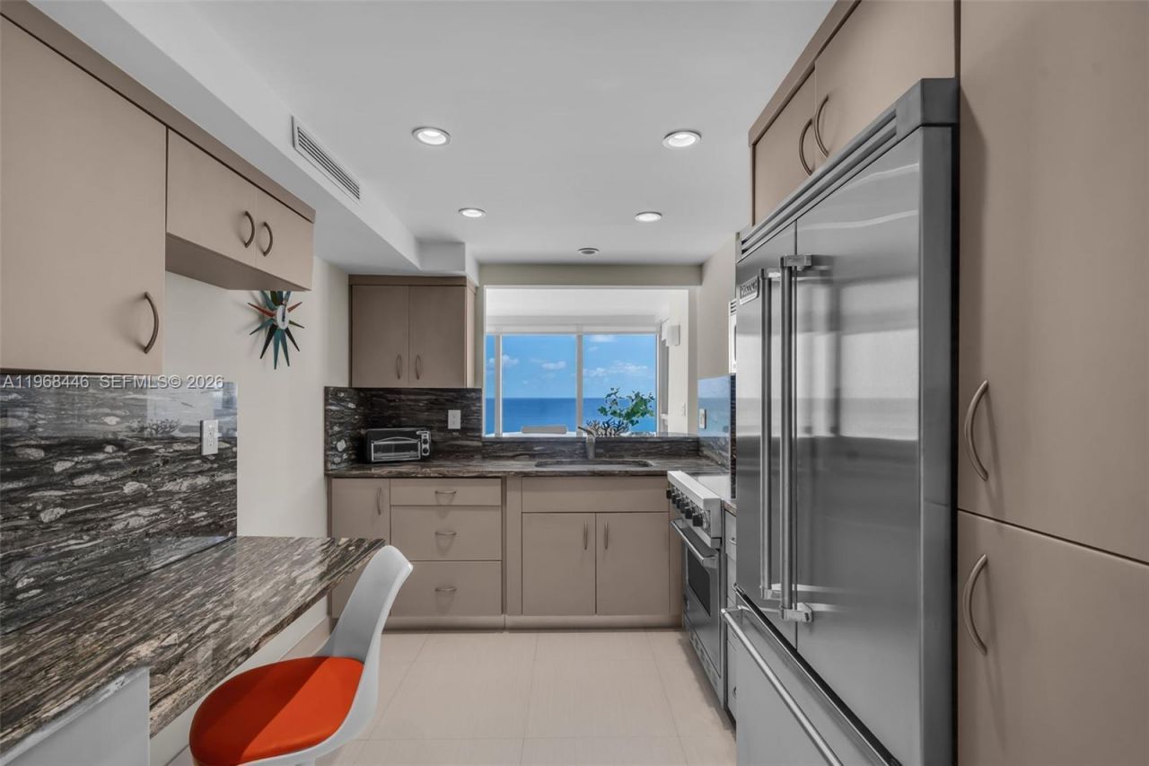 2655 Collins Ave, Unit 2211, Miami Beach, FL 33140 Photo