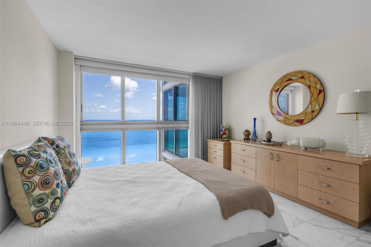 2655 Collins Ave, Unit 2211, Miami Beach, FL 33140 Photo