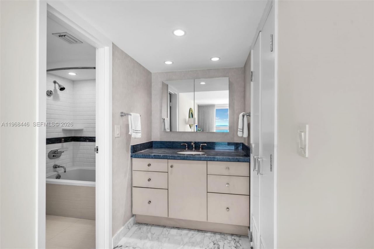 2655 Collins Ave, Unit 2211, Miami Beach, FL 33140 Photo