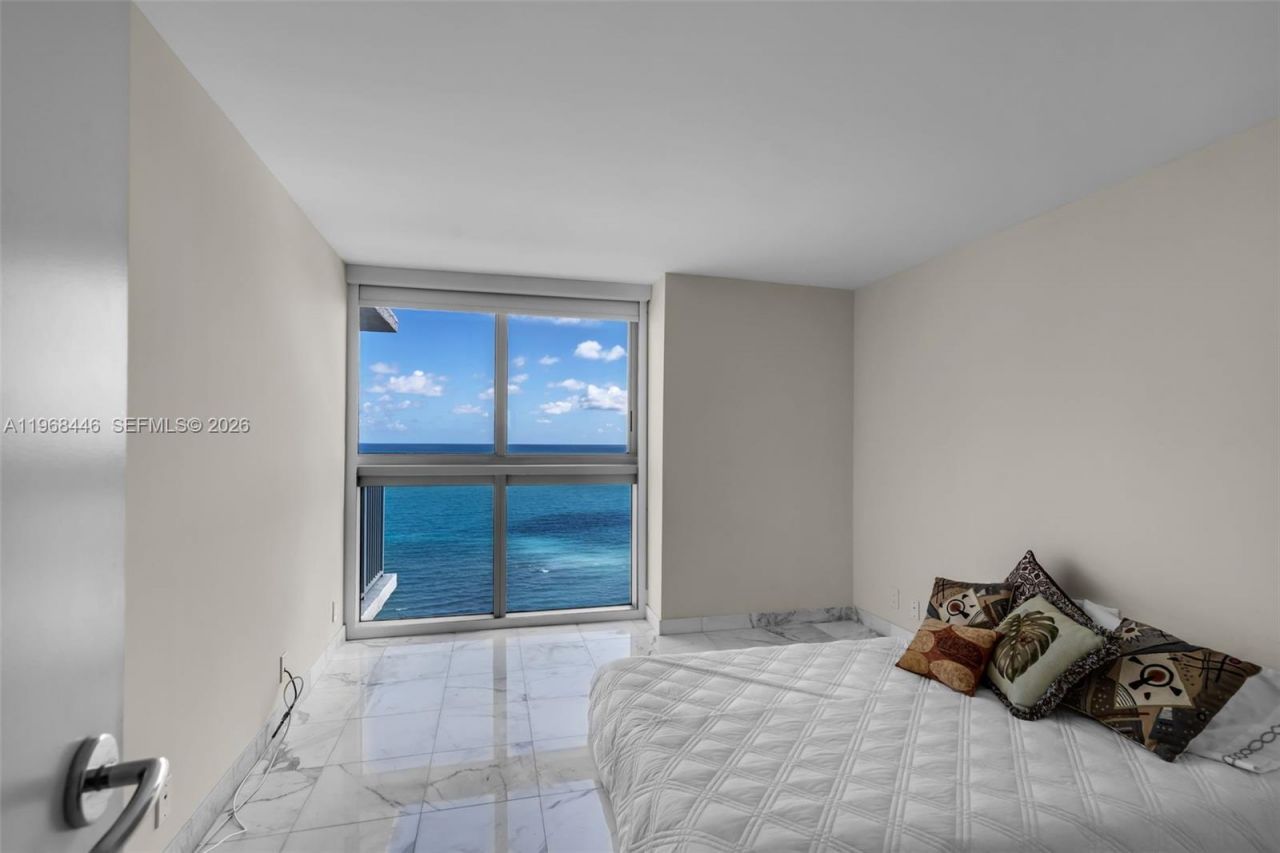 2655 Collins Ave, Unit 2211, Miami Beach, FL 33140 Photo