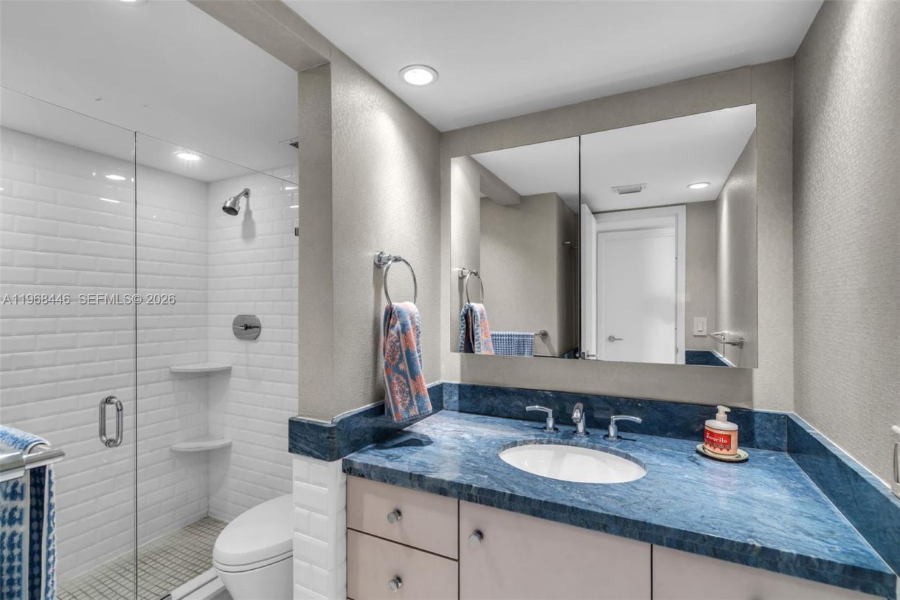 2655 Collins Ave, Unit 2211, Miami Beach, FL 33140 Photo