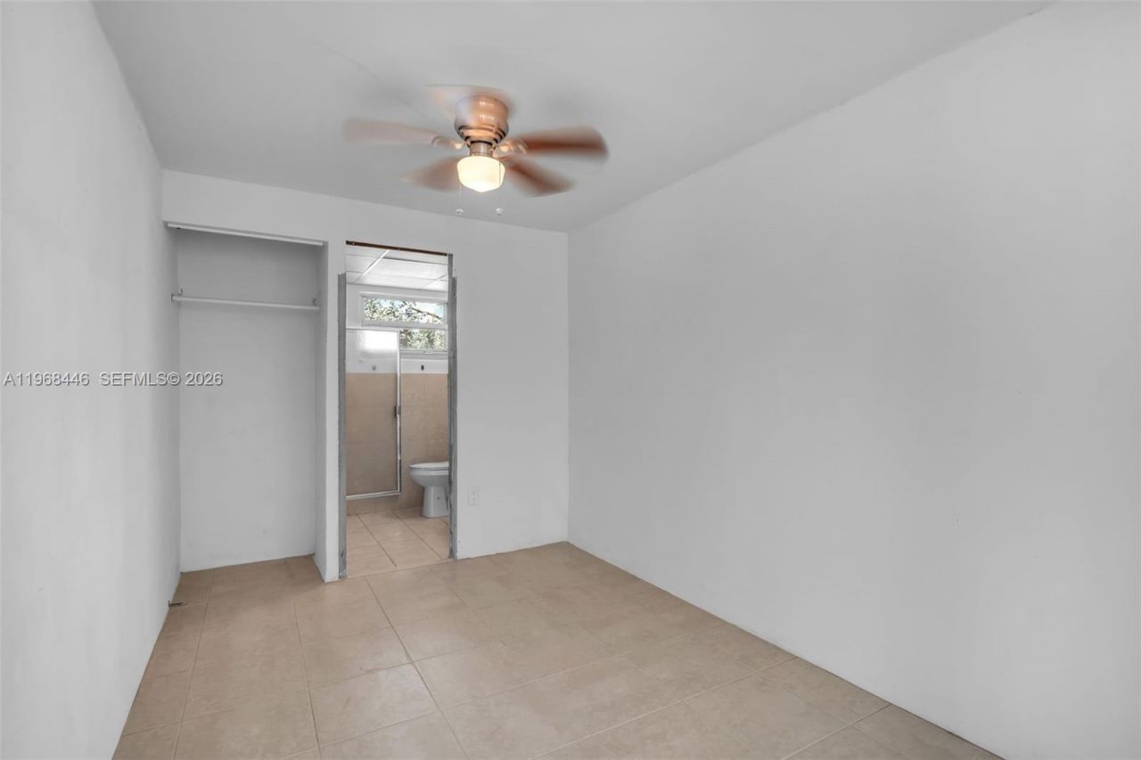 2655 Collins Ave, Unit 2211, Miami Beach, FL 33140 Photo
