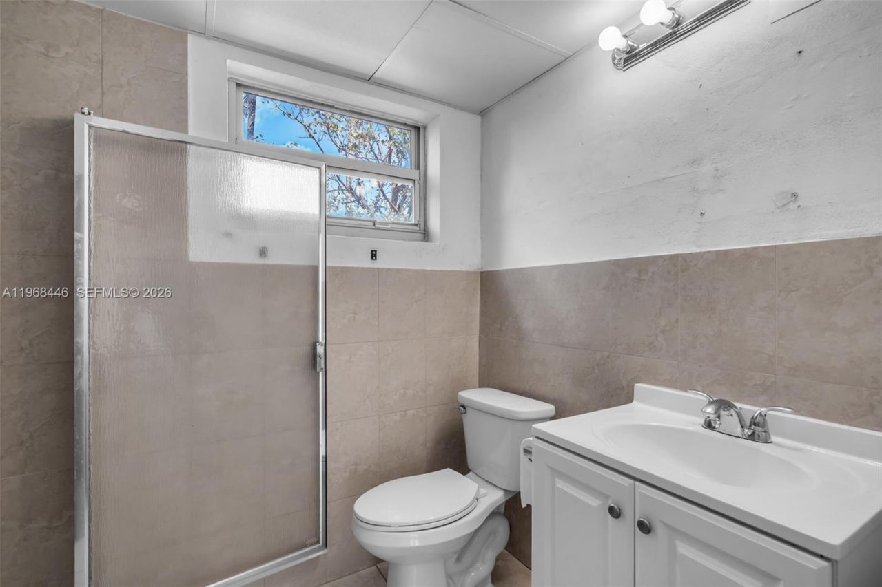 2655 Collins Ave, Unit 2211, Miami Beach, FL 33140 Photo