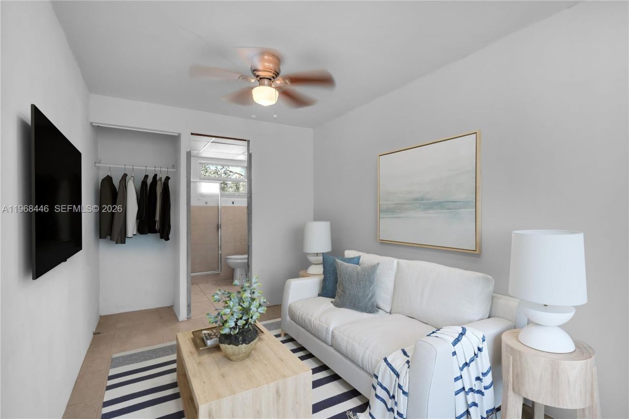 2655 Collins Ave, Unit 2211, Miami Beach, FL 33140 Photo