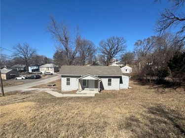 11300 E 11 Street, Independence, MO 64054