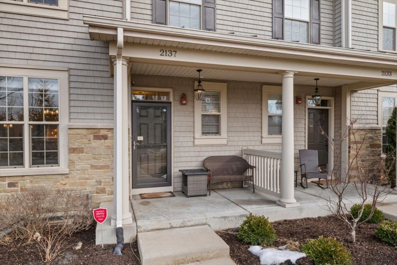 2137 Dauntless Drive, Glenview, IL 60026 Main Photo