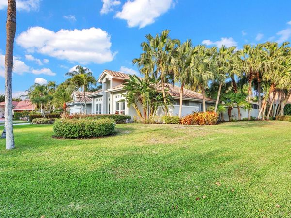 10 Martinique Cove, Palm Beach Gardens, FL 33418