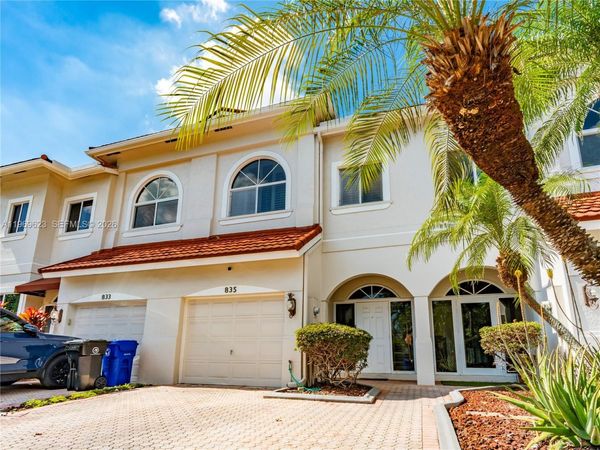 835 NE 17th Way, Fort Lauderdale, FL 33304