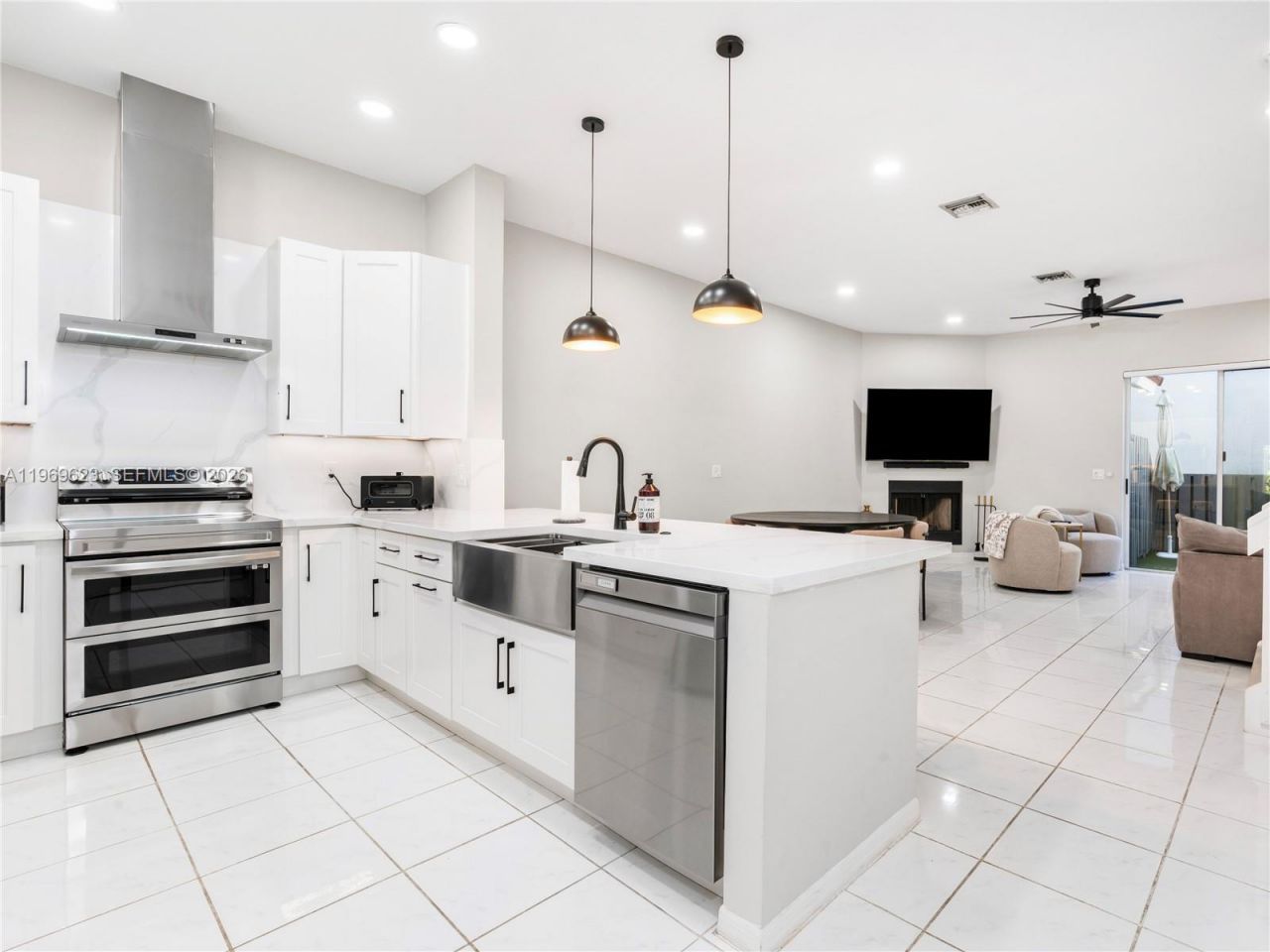 835 NE 17th Way, Fort Lauderdale, FL 33304 Photo