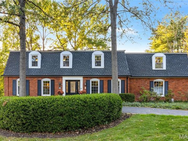 1121 Westmoor Place, Town and Country, MO 63131