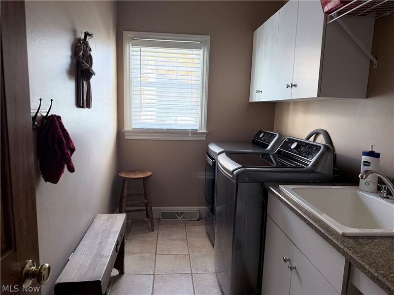 2142 Pearce Circle, Salem, OH 44460 Photo 8