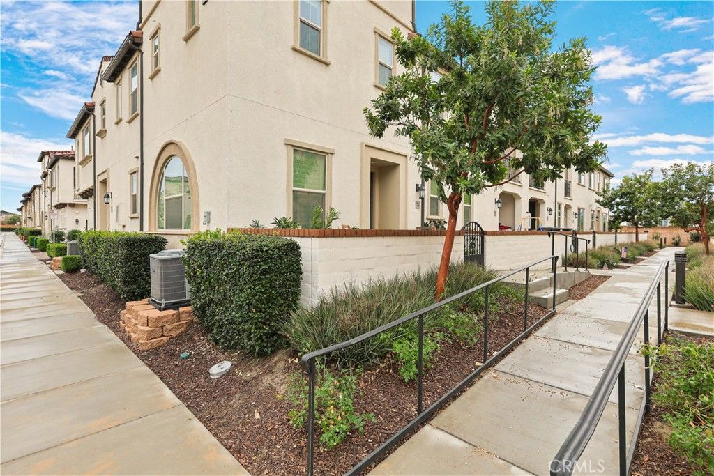 2818 E Berry Loop Privado, Unit 76, Ontario, CA 91761 Main Photo