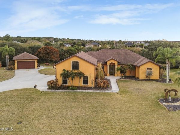 933 Hialeah Street , Rockledge, FL 32955