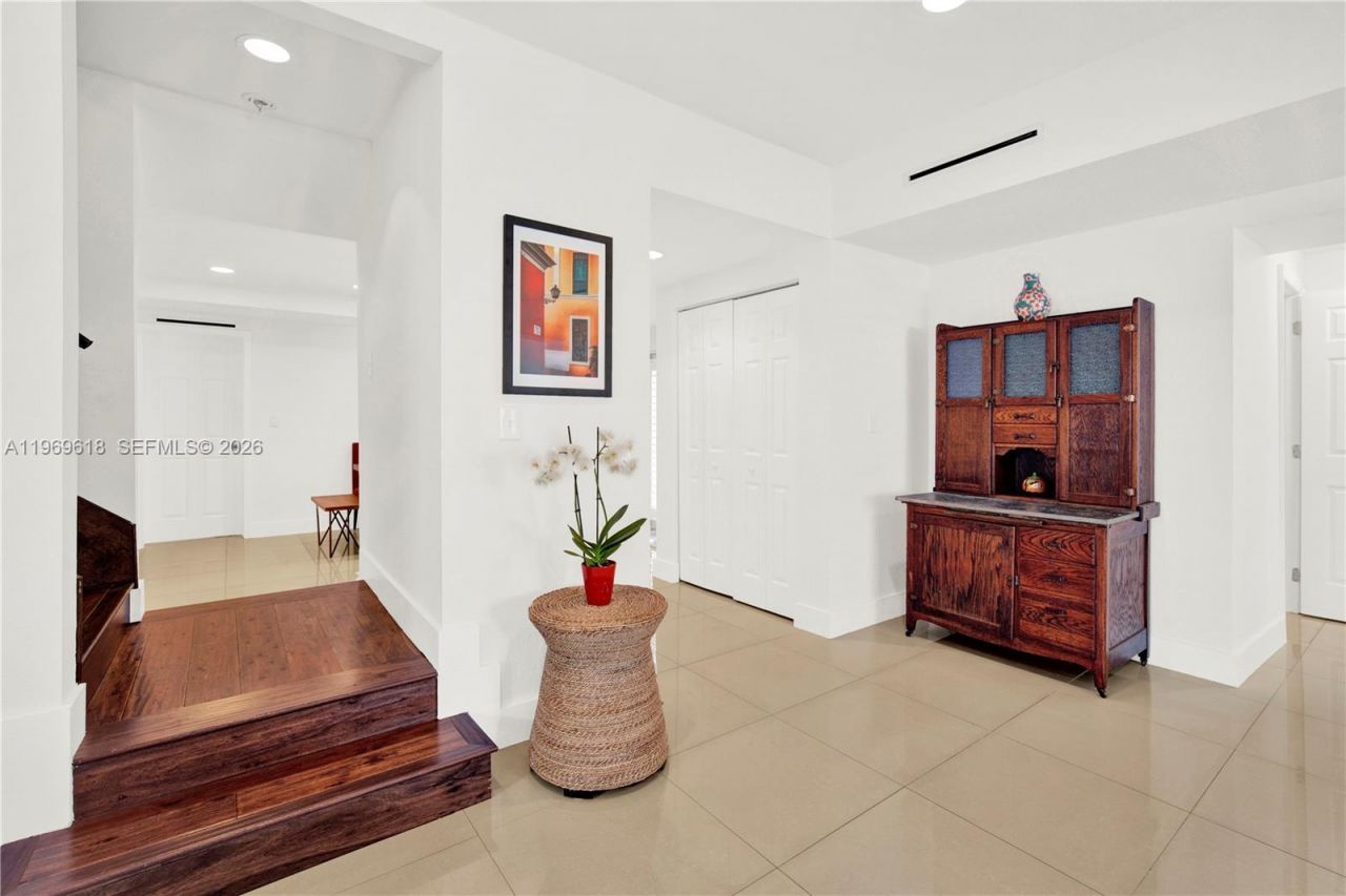 2006 SW 12th St, Miami, FL 33135 Photo