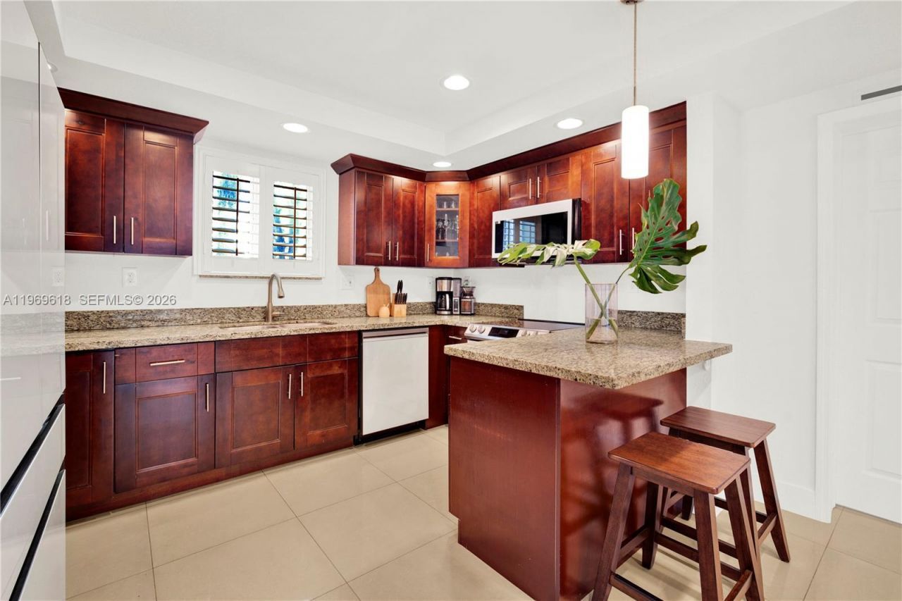 2006 SW 12th St, Miami, FL 33135 Photo
