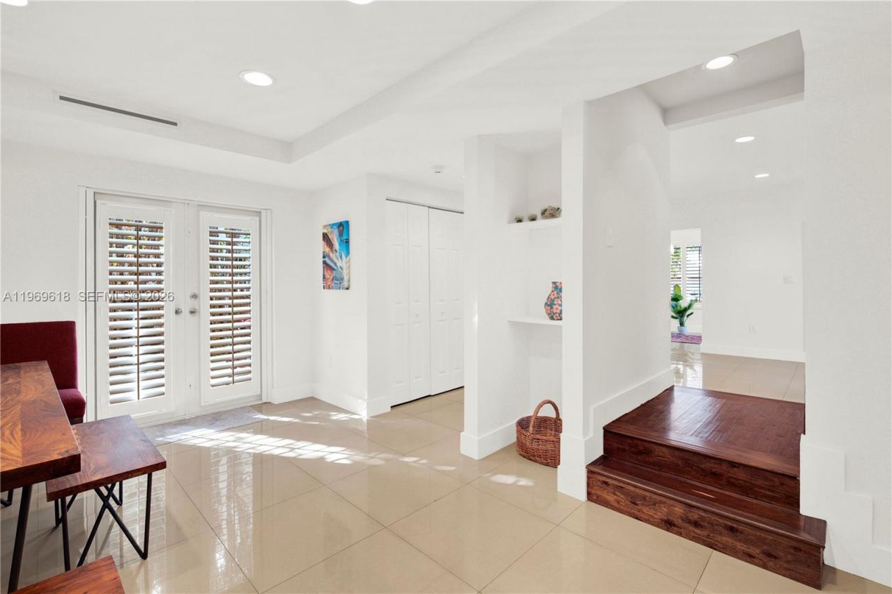 2006 SW 12th St, Miami, FL 33135 Photo