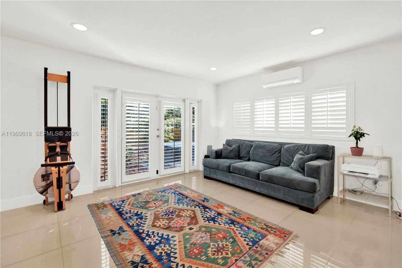 2006 SW 12th St, Miami, FL 33135 Photo