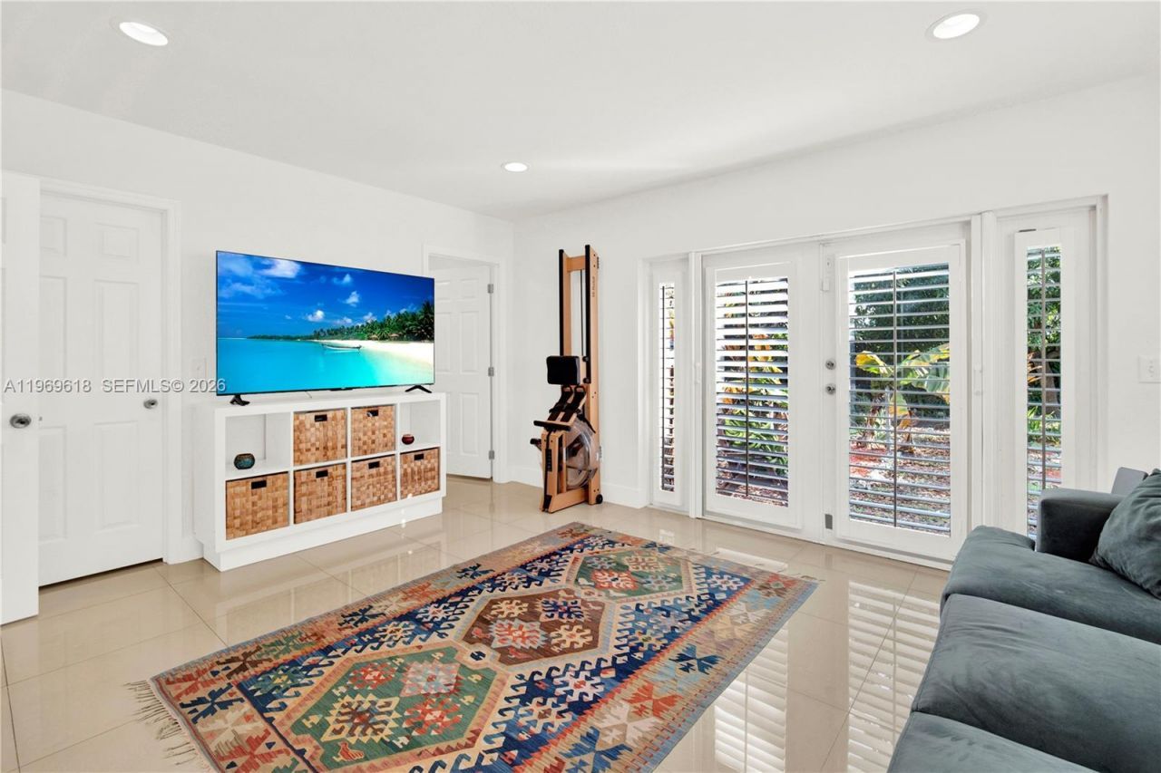 2006 SW 12th St, Miami, FL 33135 Photo