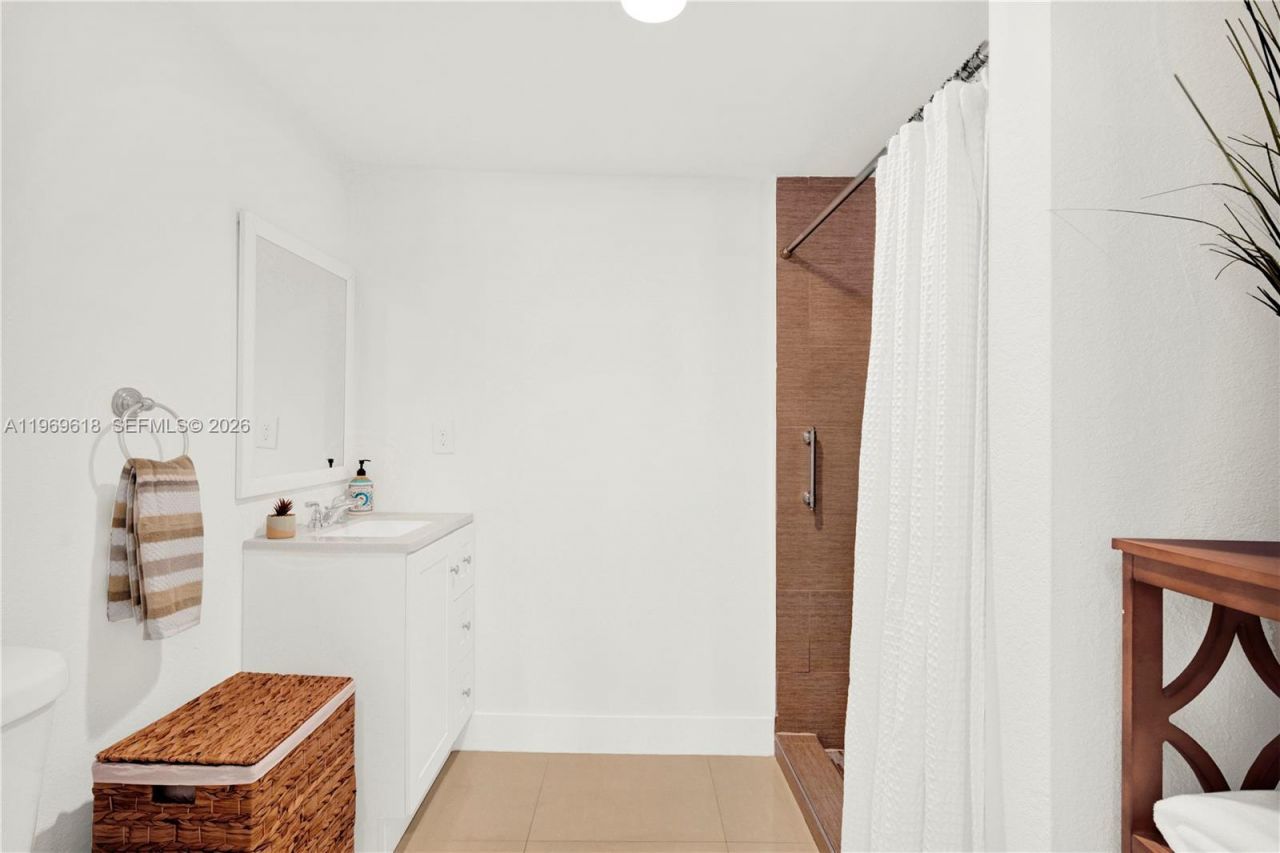 2006 SW 12th St, Miami, FL 33135 Photo