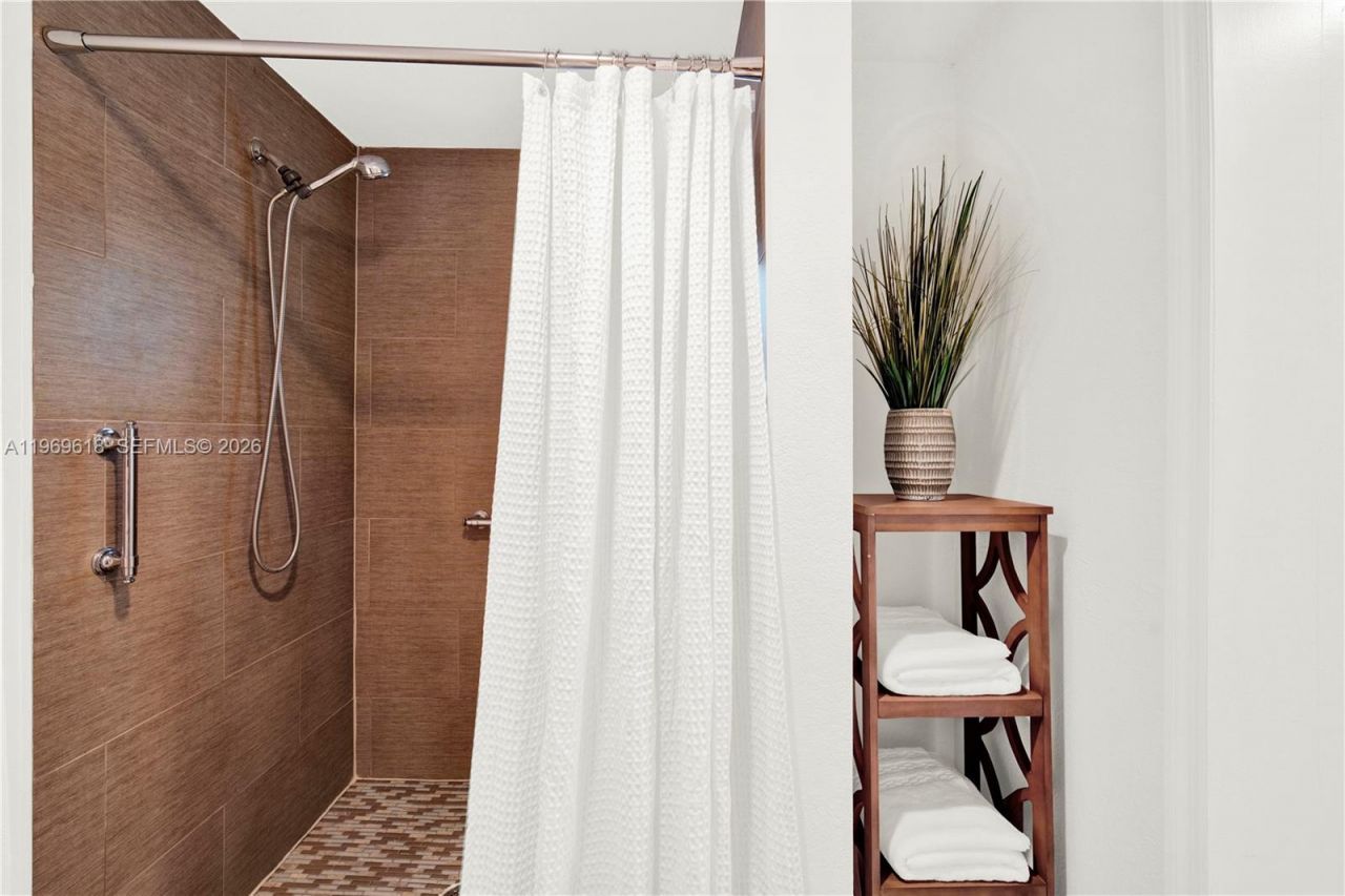 2006 SW 12th St, Miami, FL 33135 Photo