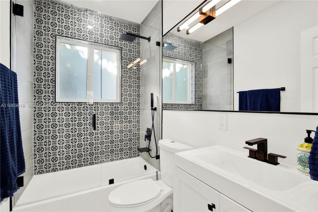 2006 SW 12th St, Miami, FL 33135 Photo