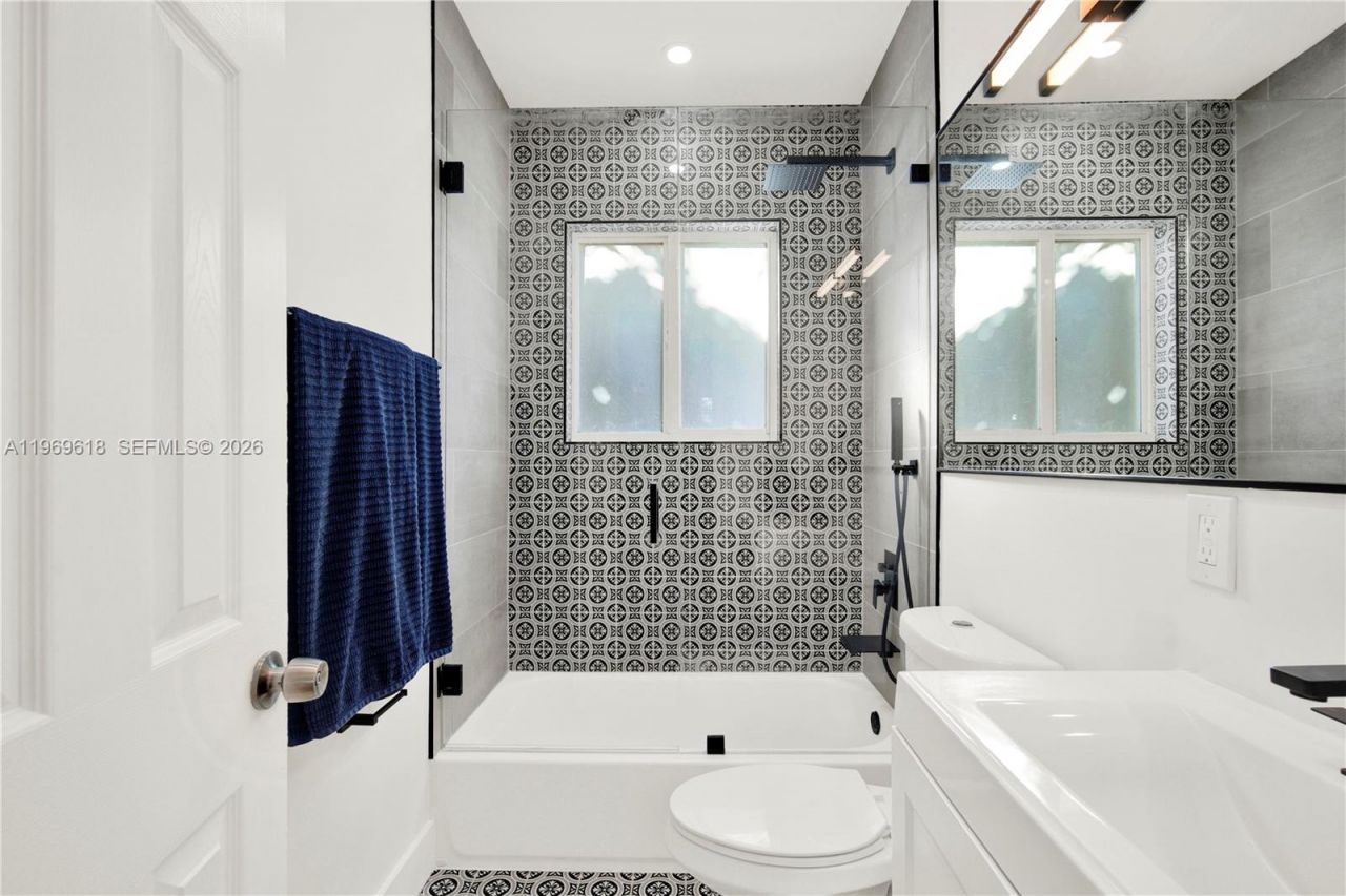 2006 SW 12th St, Miami, FL 33135 Photo